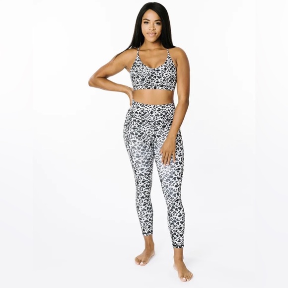 NEW ZYIA Active Snow Leopard Print Brilliant Pocket 7/8 Leggings - Picture 6 of 13